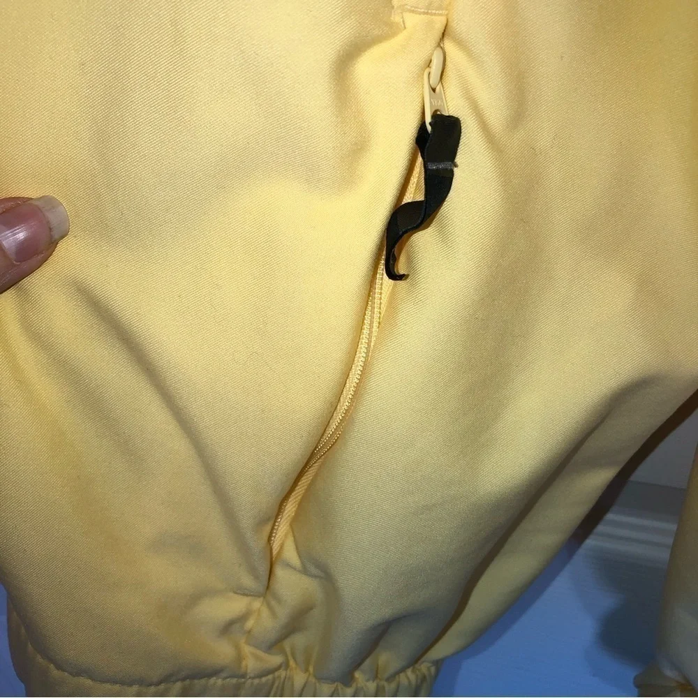 Nike Golf Mens Yellow Popover Windbreaker Style Top Size M Lined Zip Pockets
